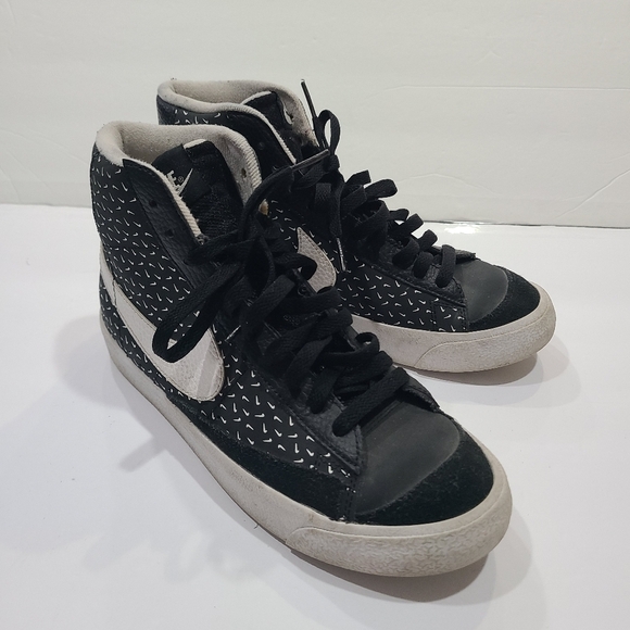Nike Women's Black and White High-Top Sneakers size 6 - Picture 1 of 8